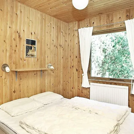 6 Person In L S Holiday home